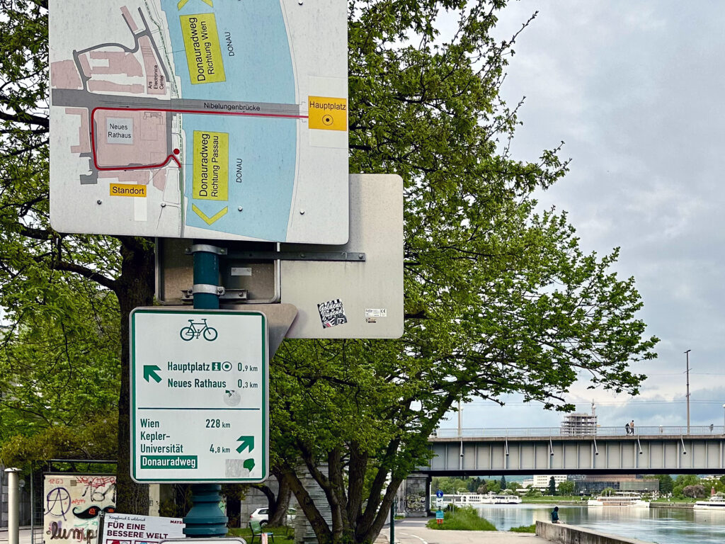 Anleitung für in Linz ankommende Touristïnnen (Foto: Ahoi Linz)