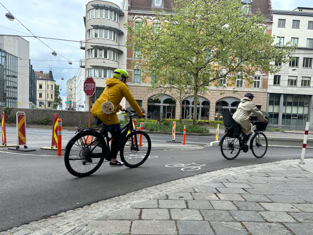 Nibelungenbrücken-Rad-Auffahrt Ecke Fidlerstraße (Foto: Ahoi Linz)