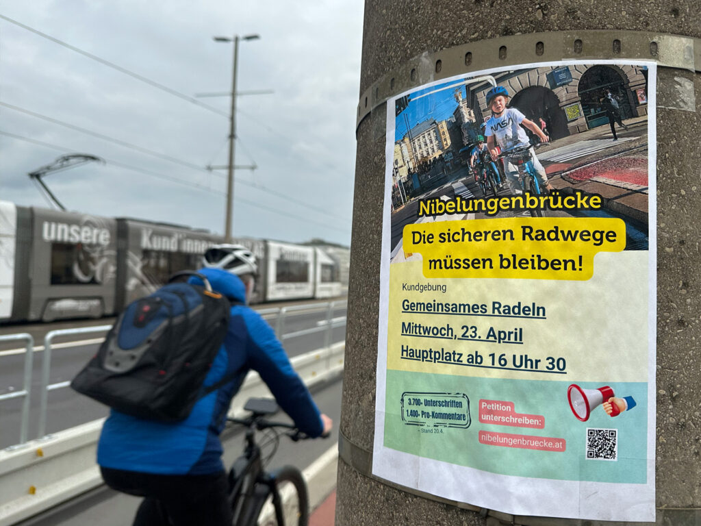 Plakat zur spontanen Demonstration nach Abbau des oberwasserseitigen Radweg-Streifens im April 2025 (Foto: Ahoi Linz)